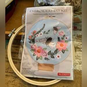 DIY Embroidery Art Kit with Floral and Bee Design